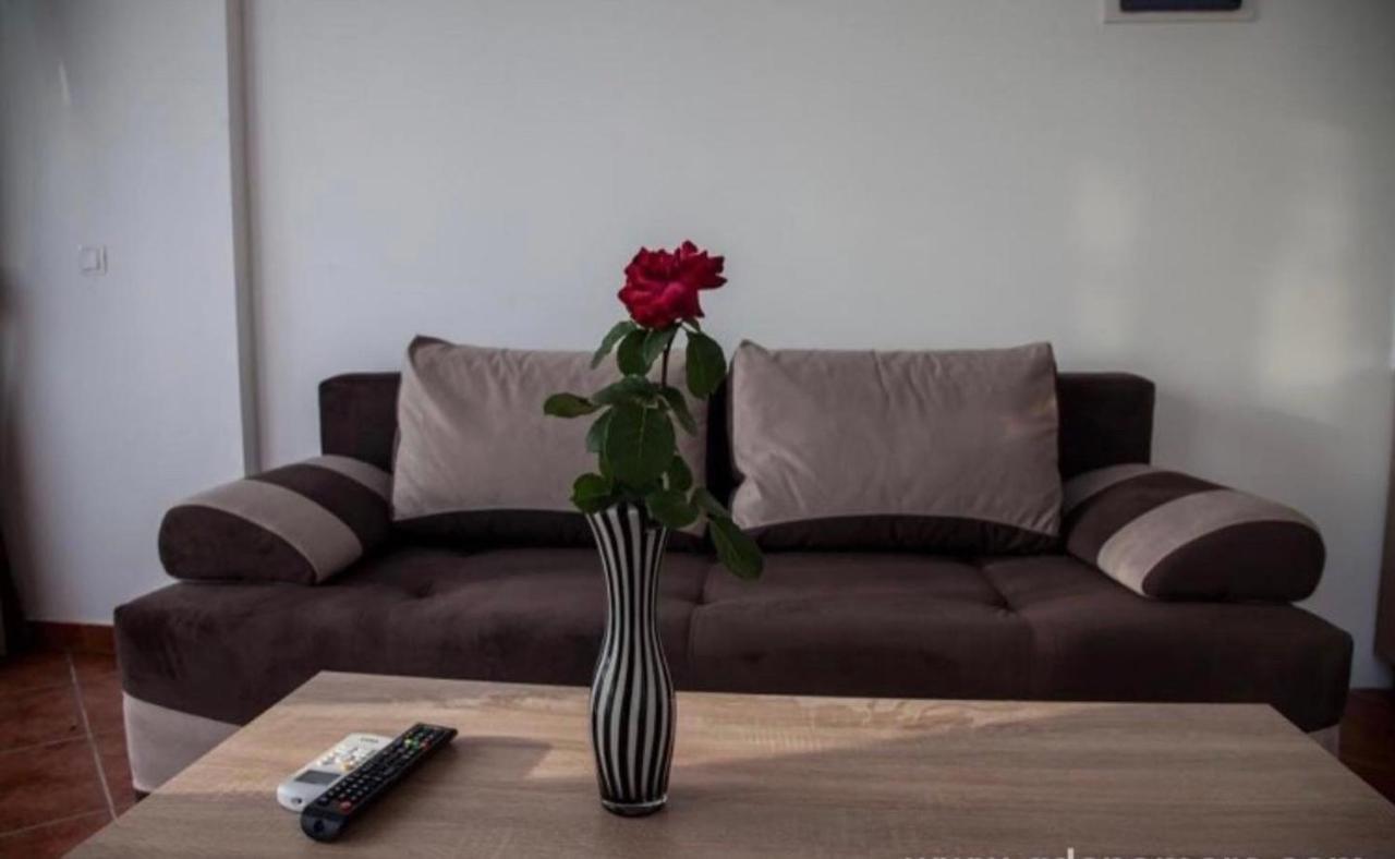 Delux Apartmani Dobra Voda Exterior foto